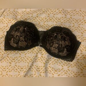 Victoria’s Secret Strapless front close lace black 32c